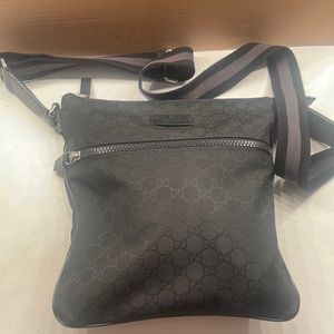 Authentic Gucci messenger bag black
